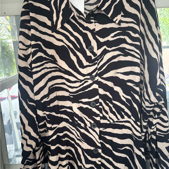 Zara Black and Cream Animal Print Shirt - Picture 5 of 6